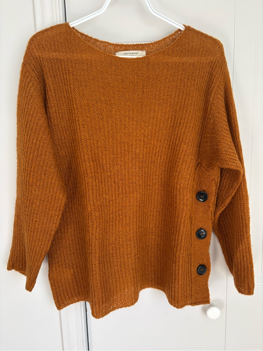 🇫🇷 Button-Side Crewneck Sweater